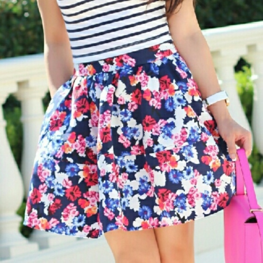 Express floral mini skirt with pockets size 4
